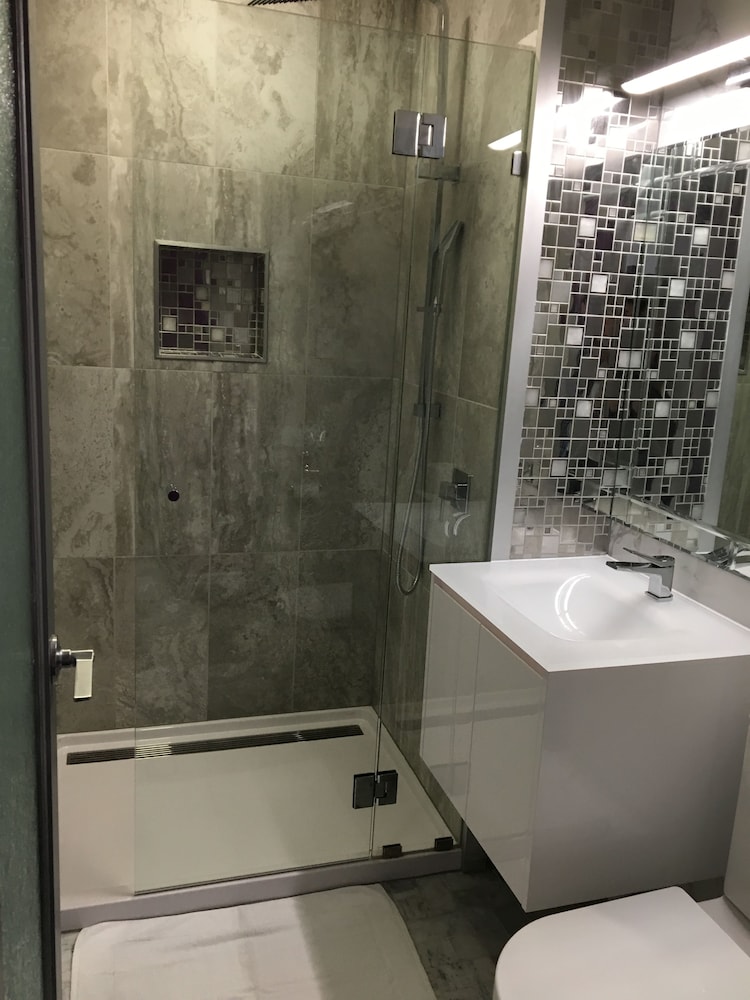 Amelia Budget Hotel 3/34
