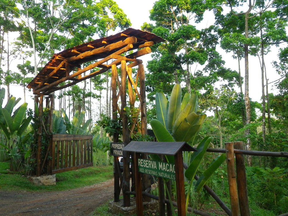 Macaw Lodge 52/64