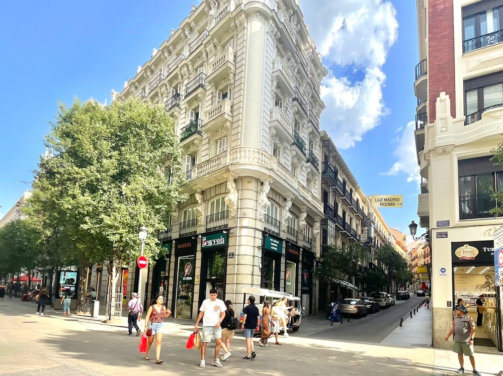 Hostal Luz 60/72