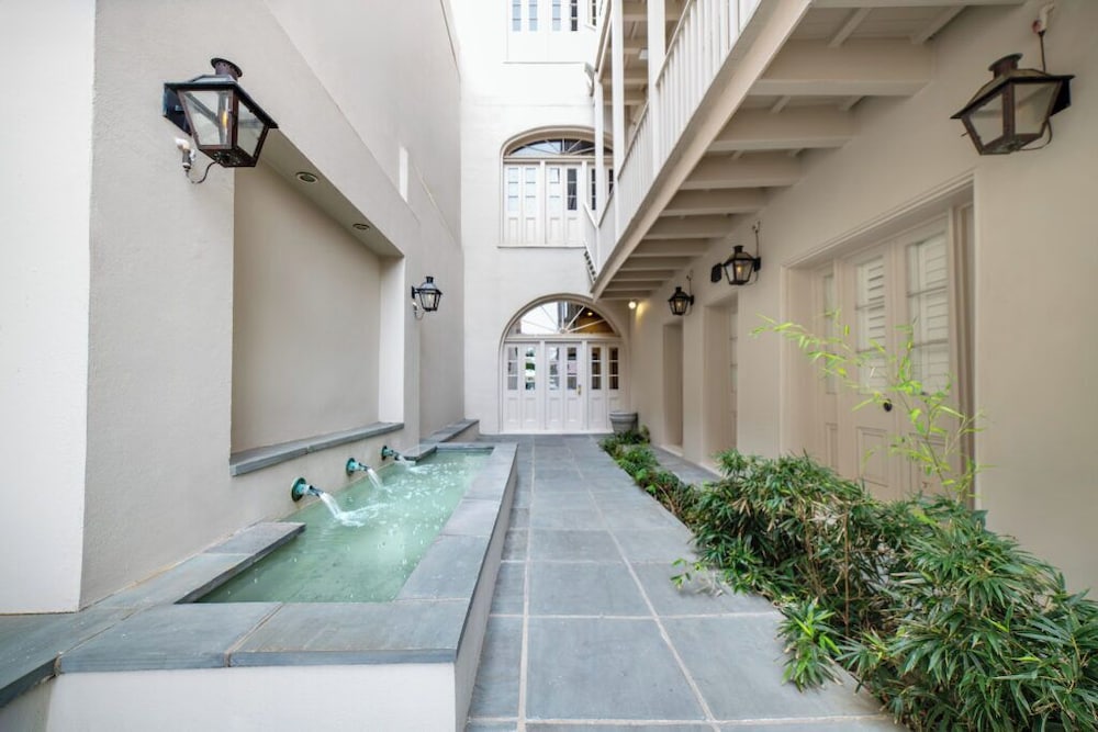 Melrose Mansion 30/68