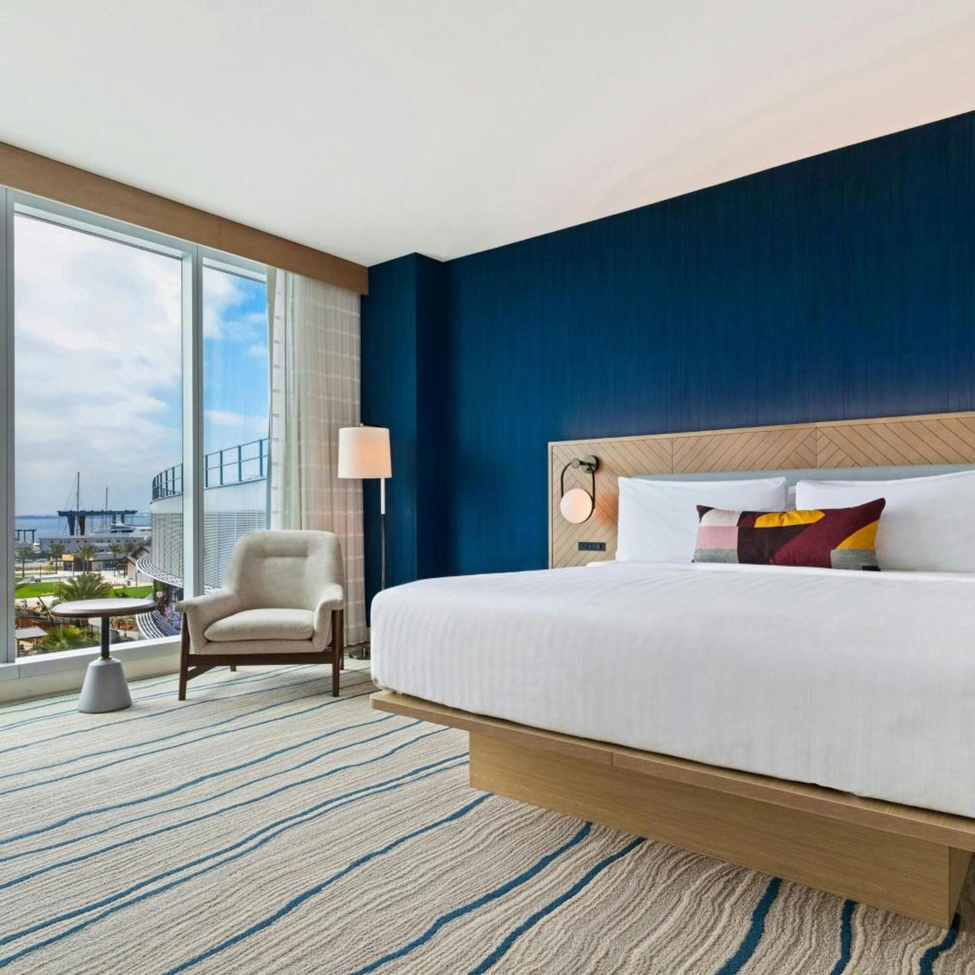 Executive, Suite, King Bed, Bay View, Sofa, Balcony