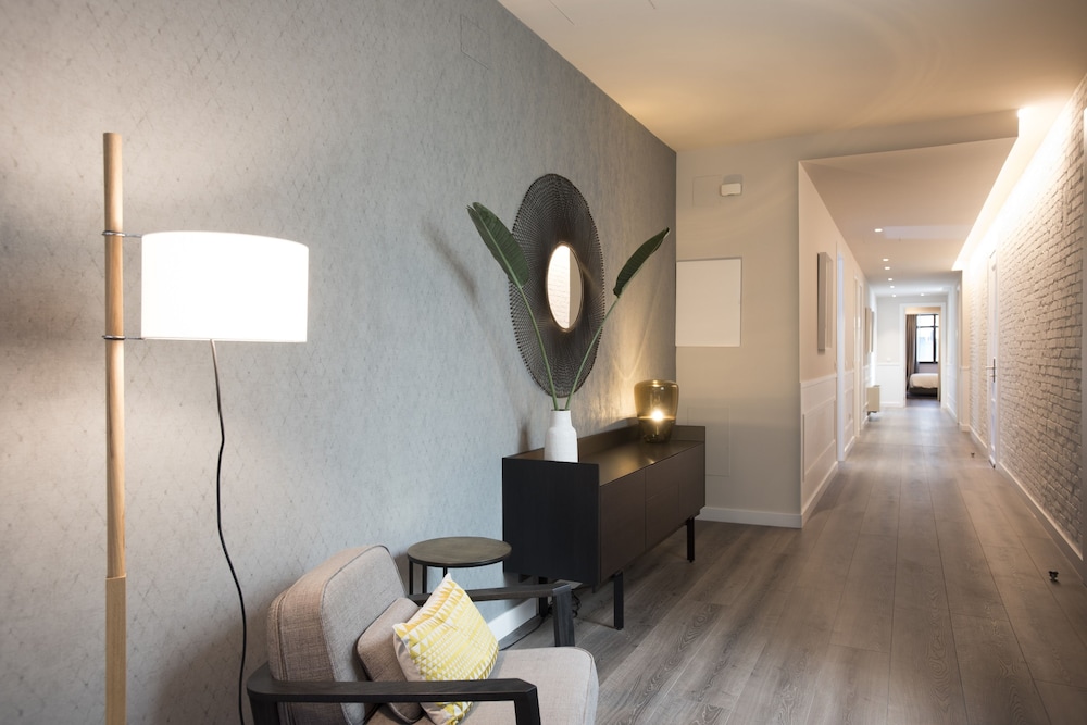 CASAGRAND LUXURY SUITES 65/76