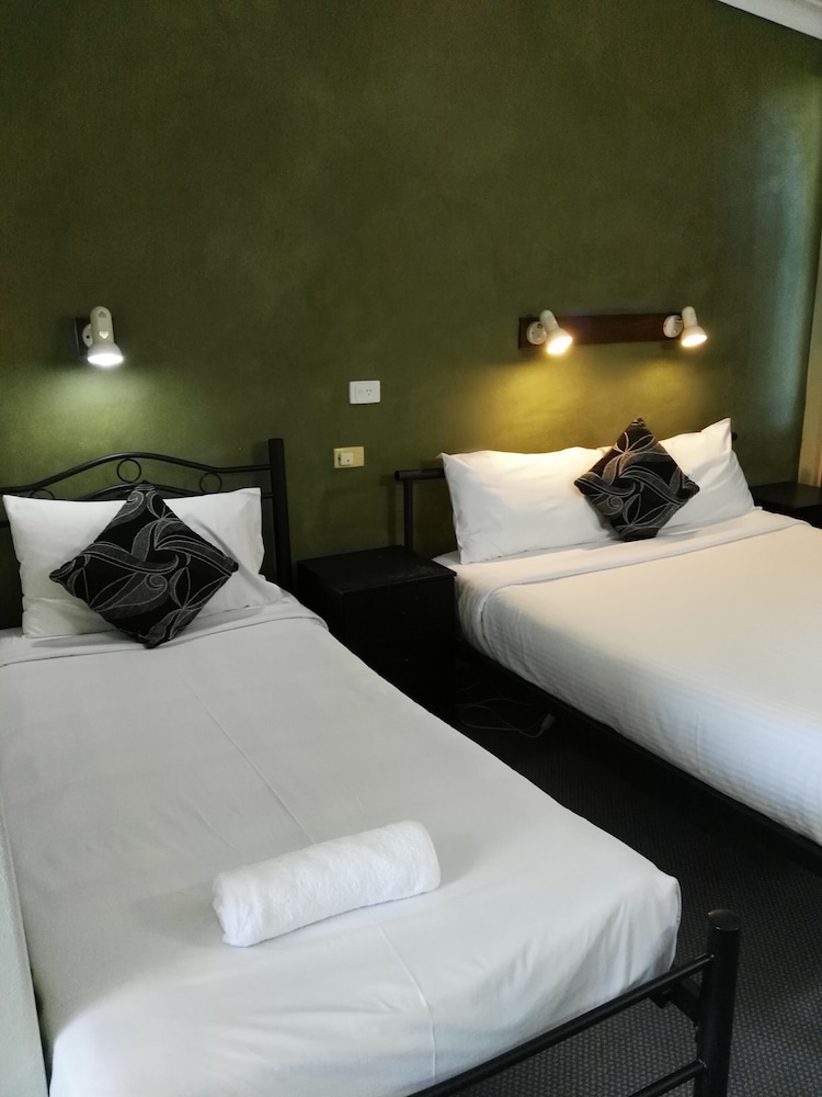 Bushmans Retreat Motor Inn 8/41