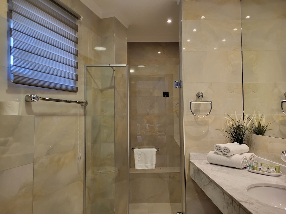 Xenon Hotel 45/50