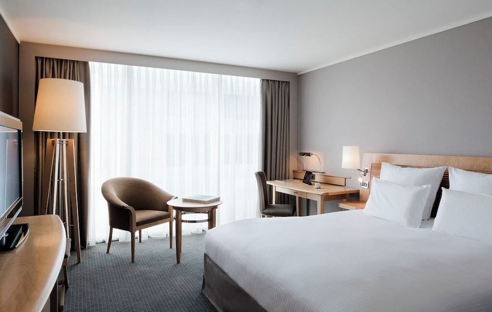 CLASSIC, KING BED, HIGH FLOOR