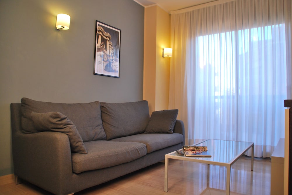 APARTAMENTS INDEPENDENCIA 6/19
