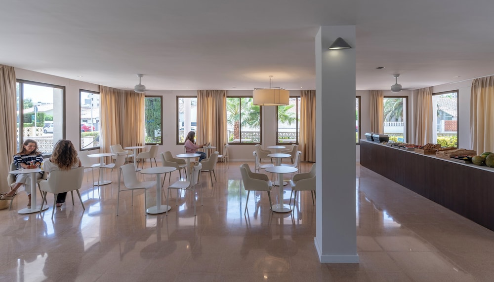 Bay Hotel 15/22