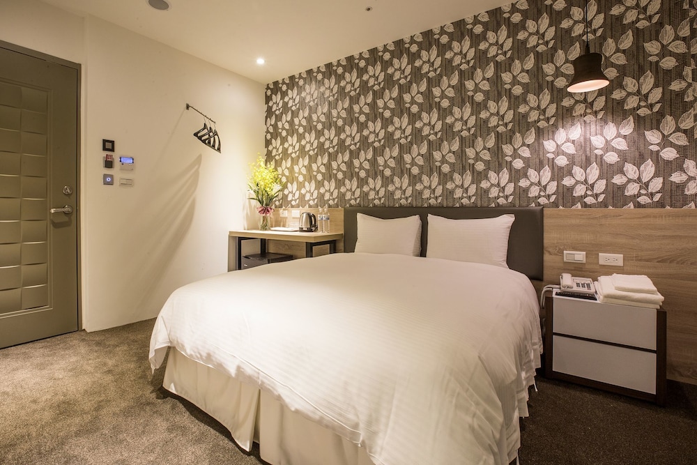 Hotel New Queen 2 14/36