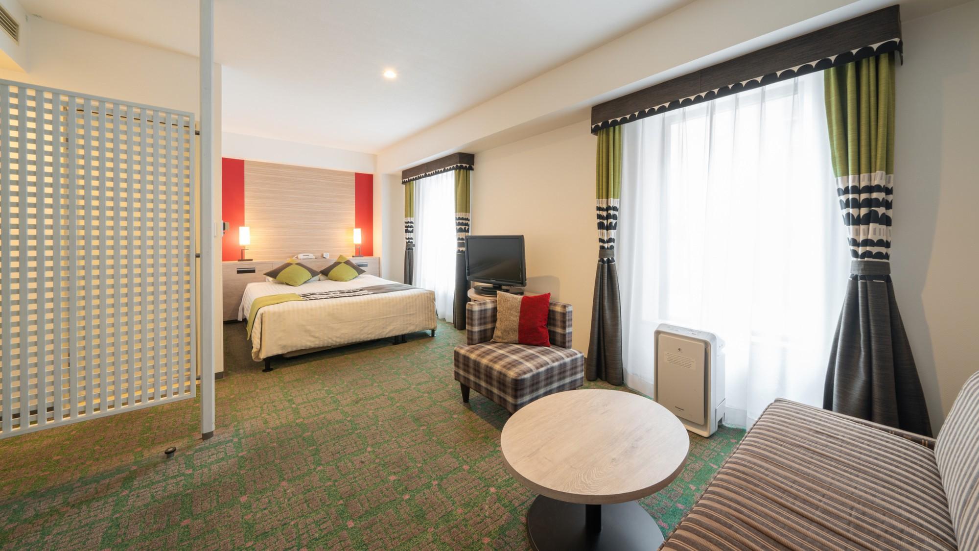 Mderate, Queen Bed