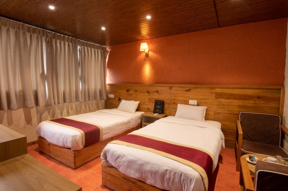 Everest Manla Resort 11/50