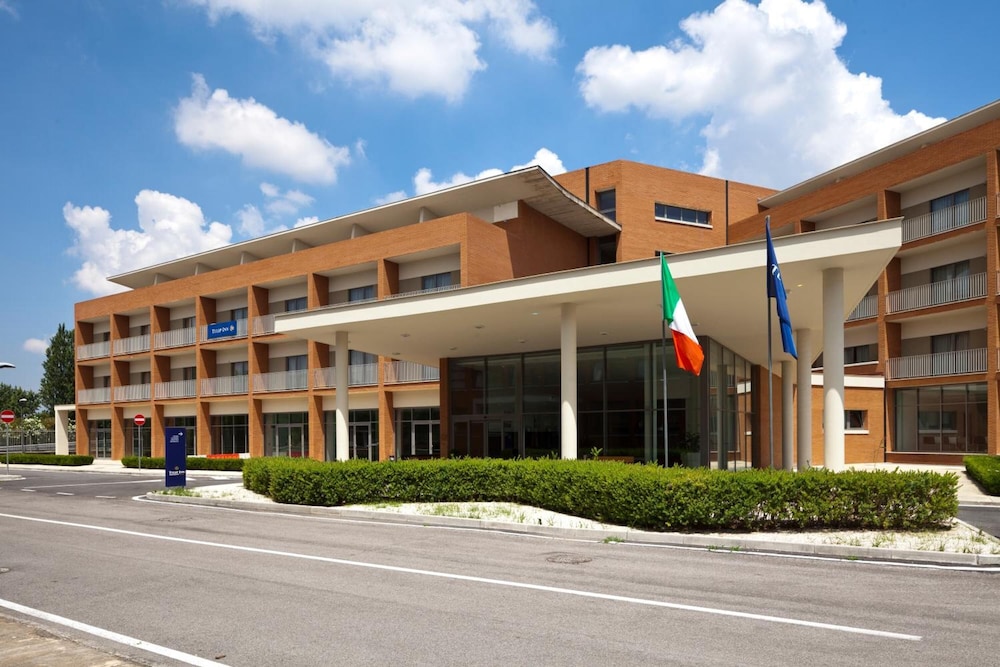 Inn Naples Airport 65/71