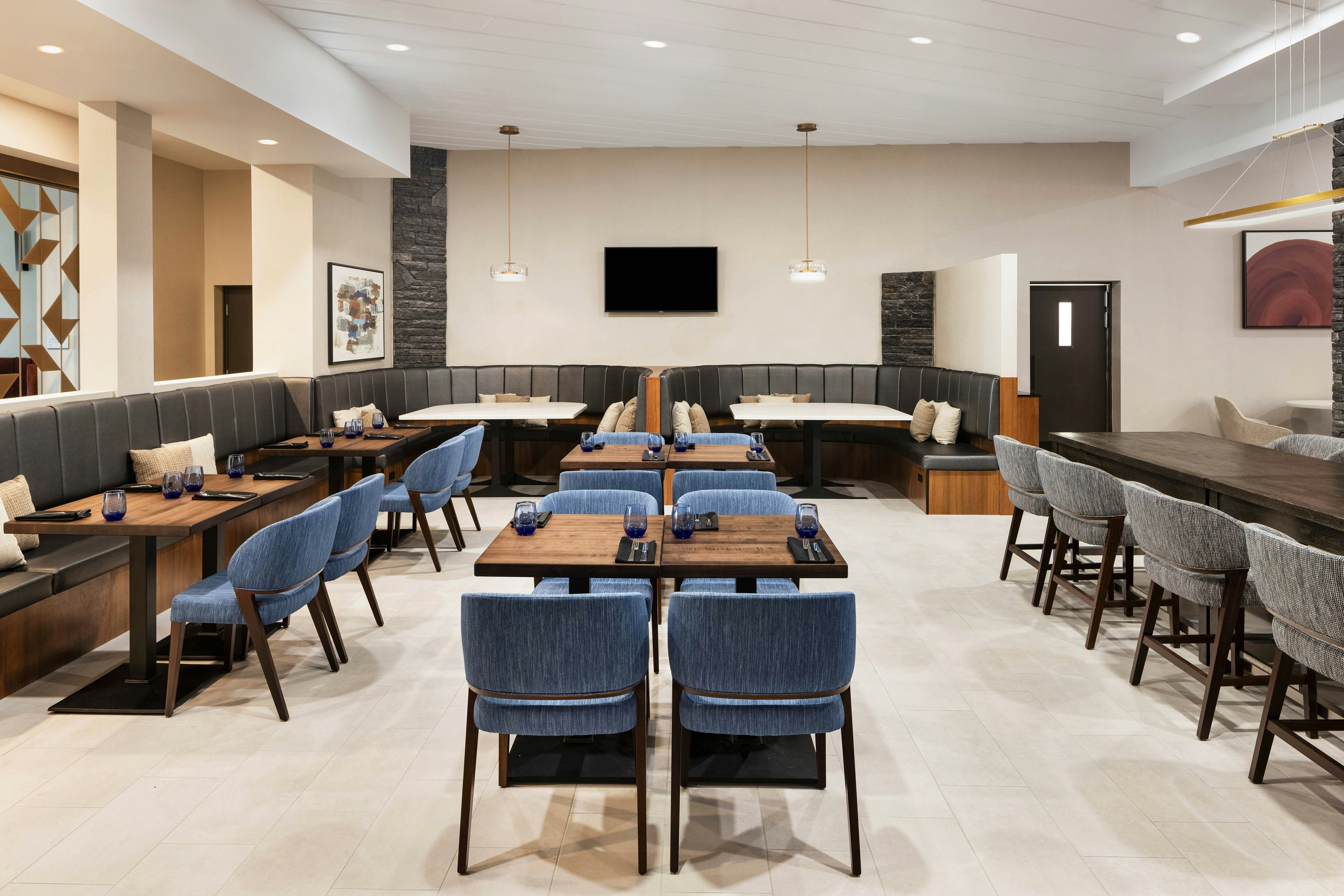 Delta Hotels by Marriott Grande Prairie Airport 18/21