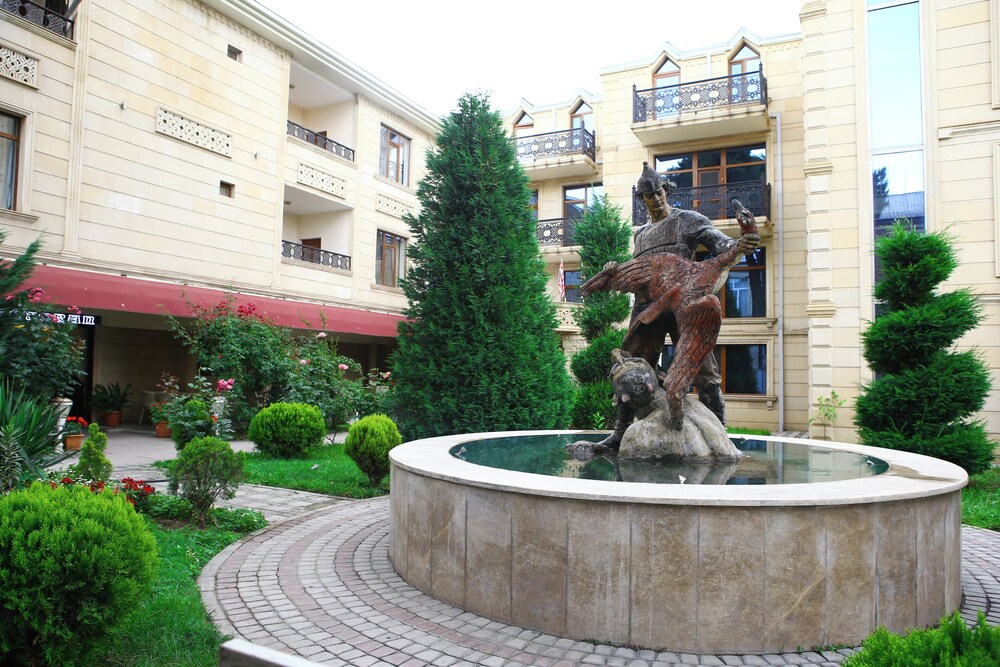 Deluxe Hotel Ganja 50/55