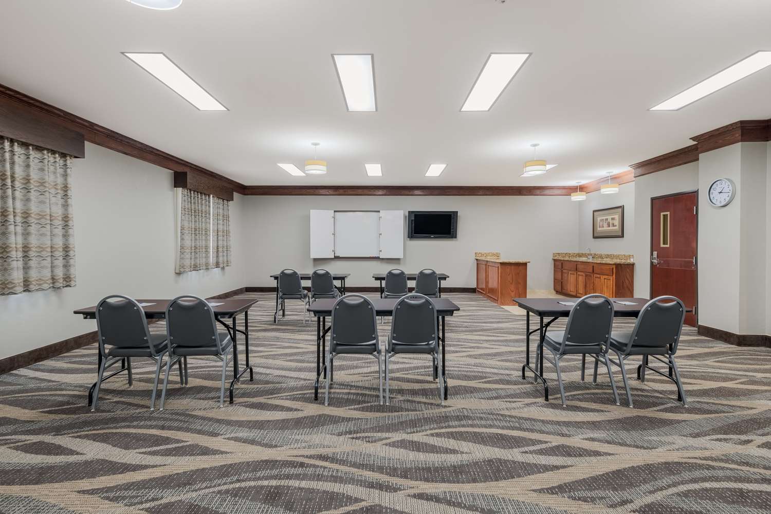 Best Western South Plains Inn & Suites 25/31