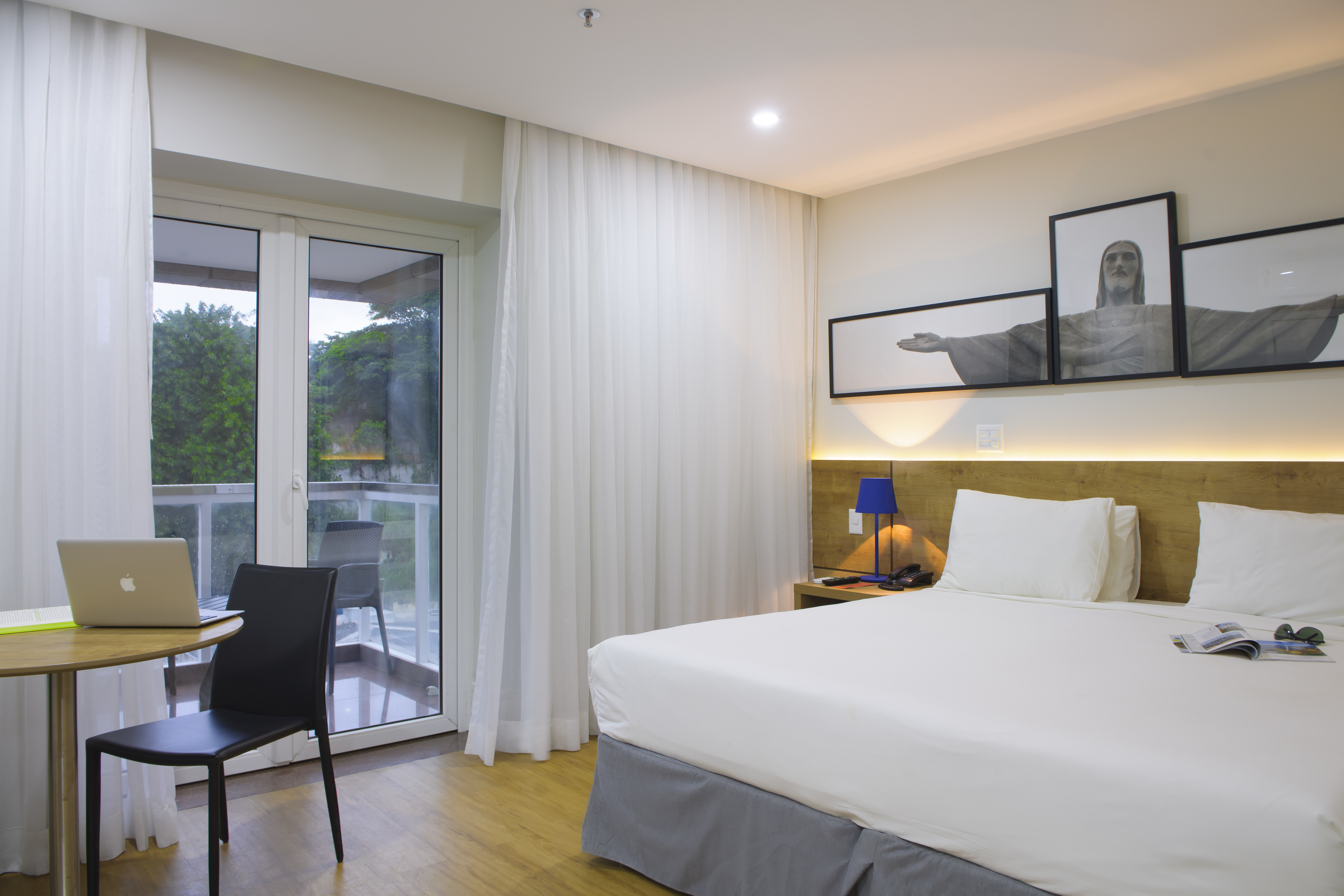 Luxury, Balcony, B&B HOTEL Rio de Janeiro Copacabana 2/3