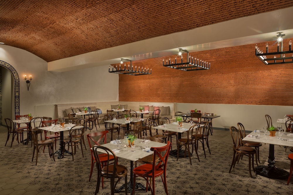 Hotel Valencia Riverwalk 51/63