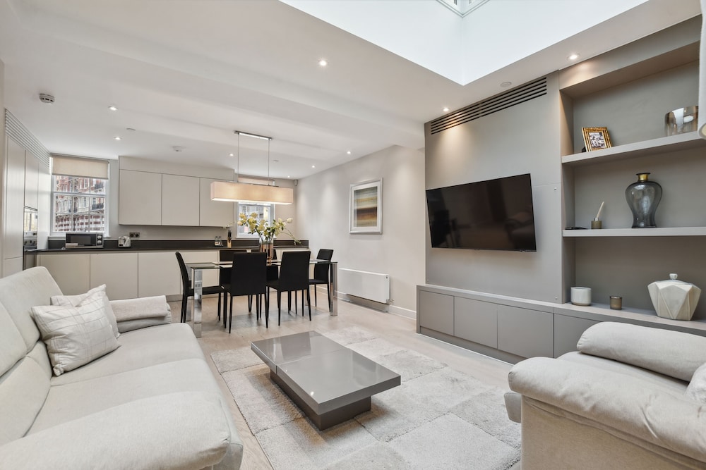 Buckingham Palace Residences by Aeria Apartments 25/45