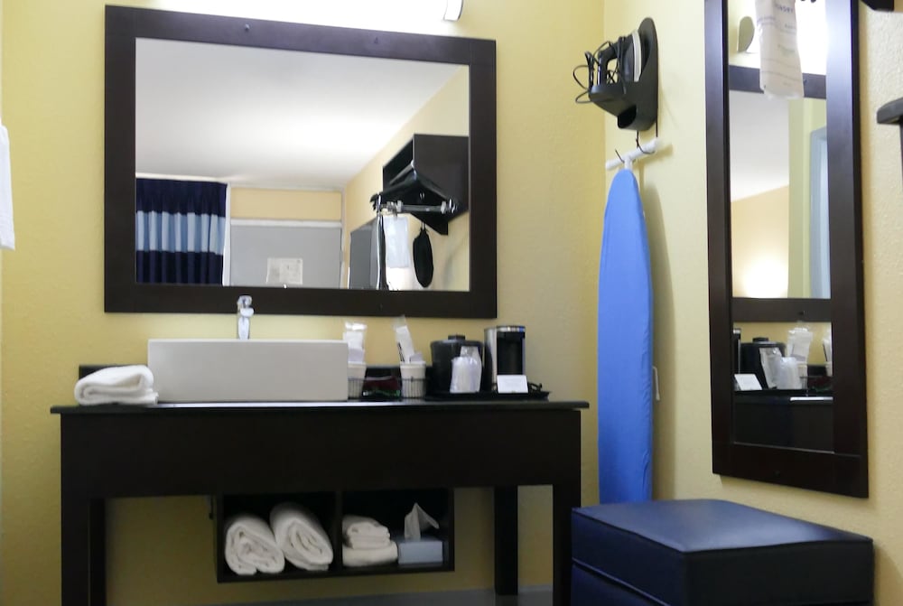 Days Inn by Wyndham Muscle Shoals 20/32