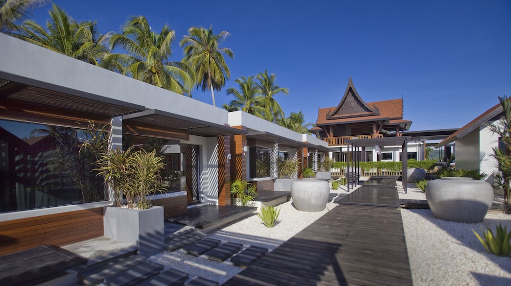 Aava Resort And Spa 9/66
