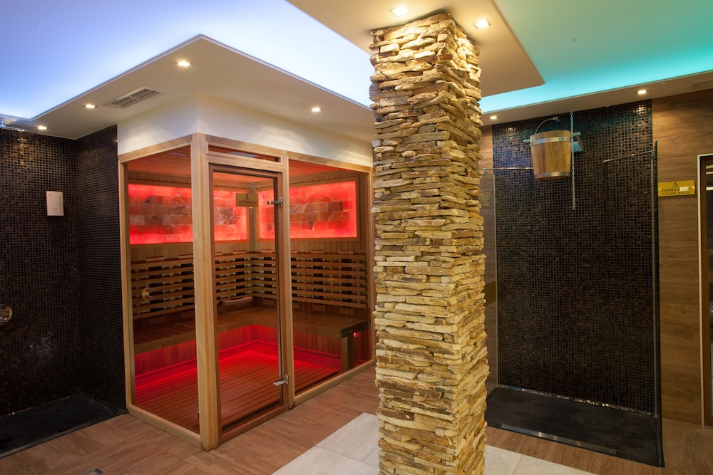 Hotel Amira 20/50
