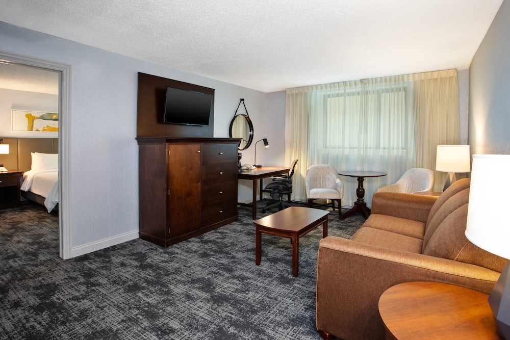 Crowne Plaza Chicago Northbrook 33/66