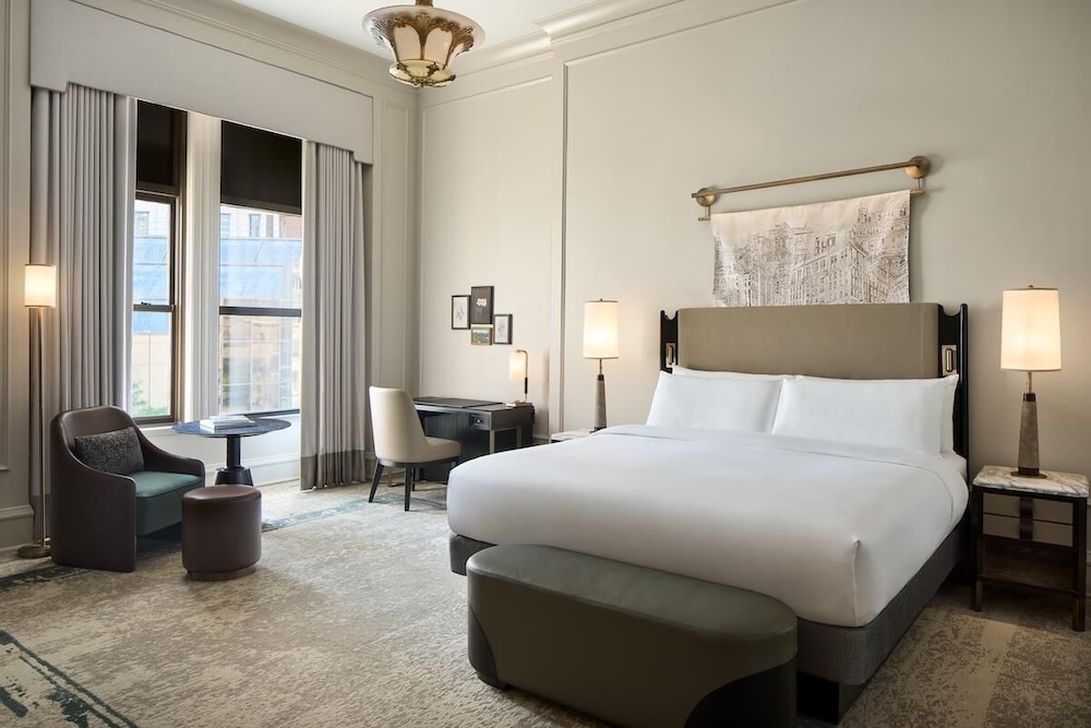 The Pfister Hotel 21/70