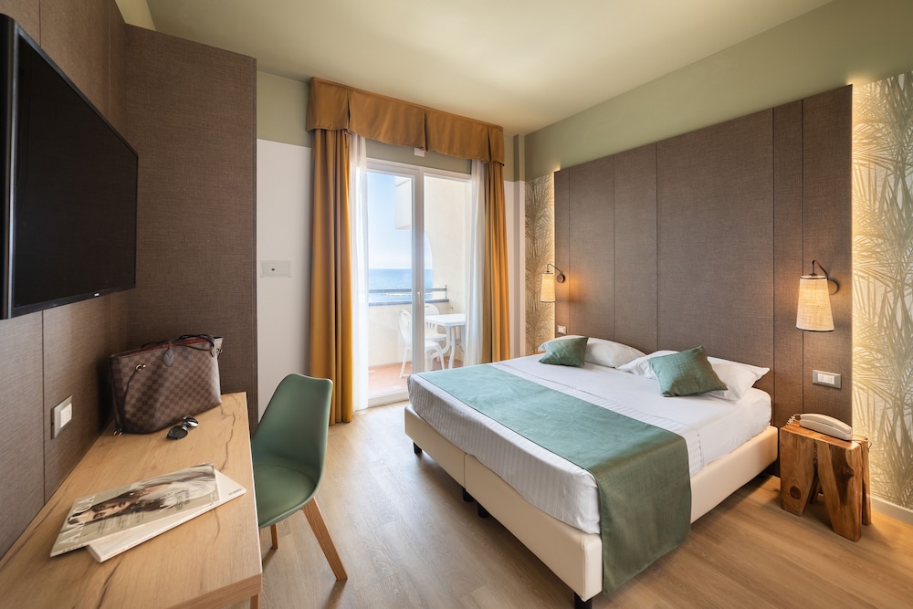 Hotel Life 48/66