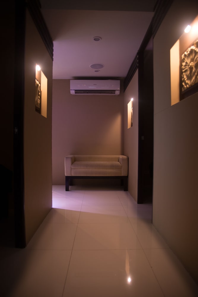Y2 Residence Hotel 35/68