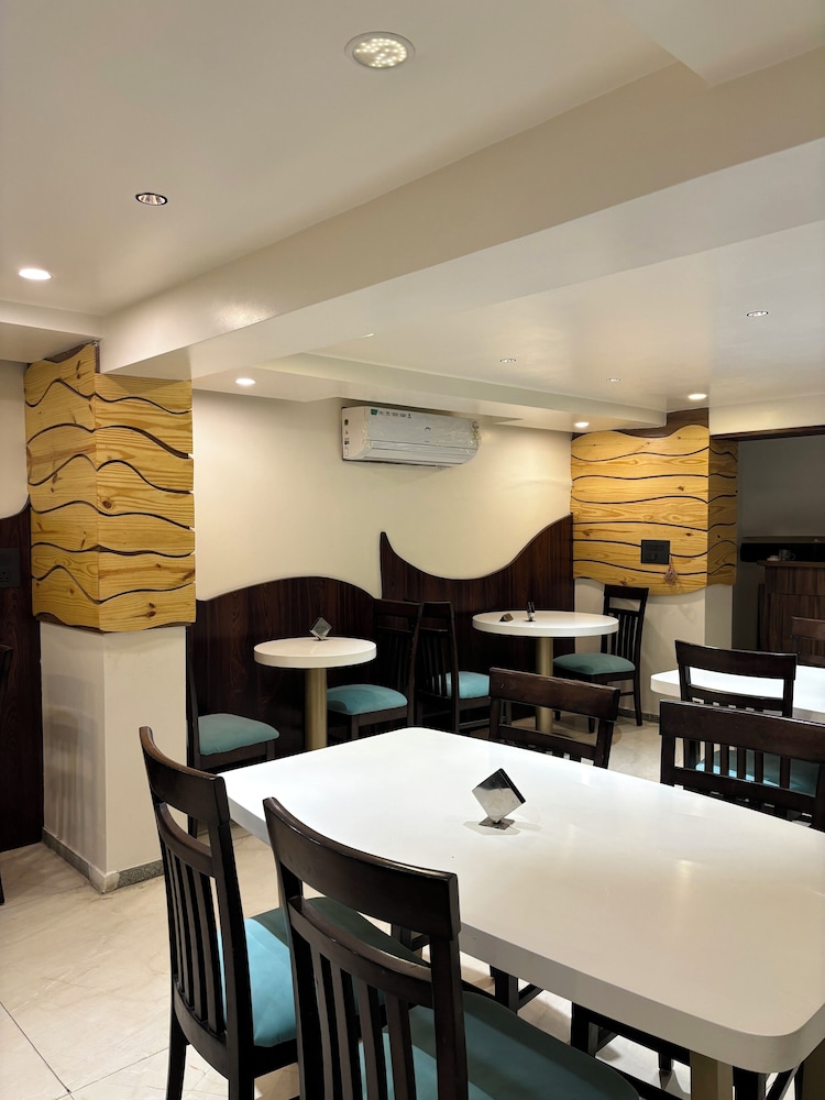 Hotel Gyan Garh Udaipur 32/49