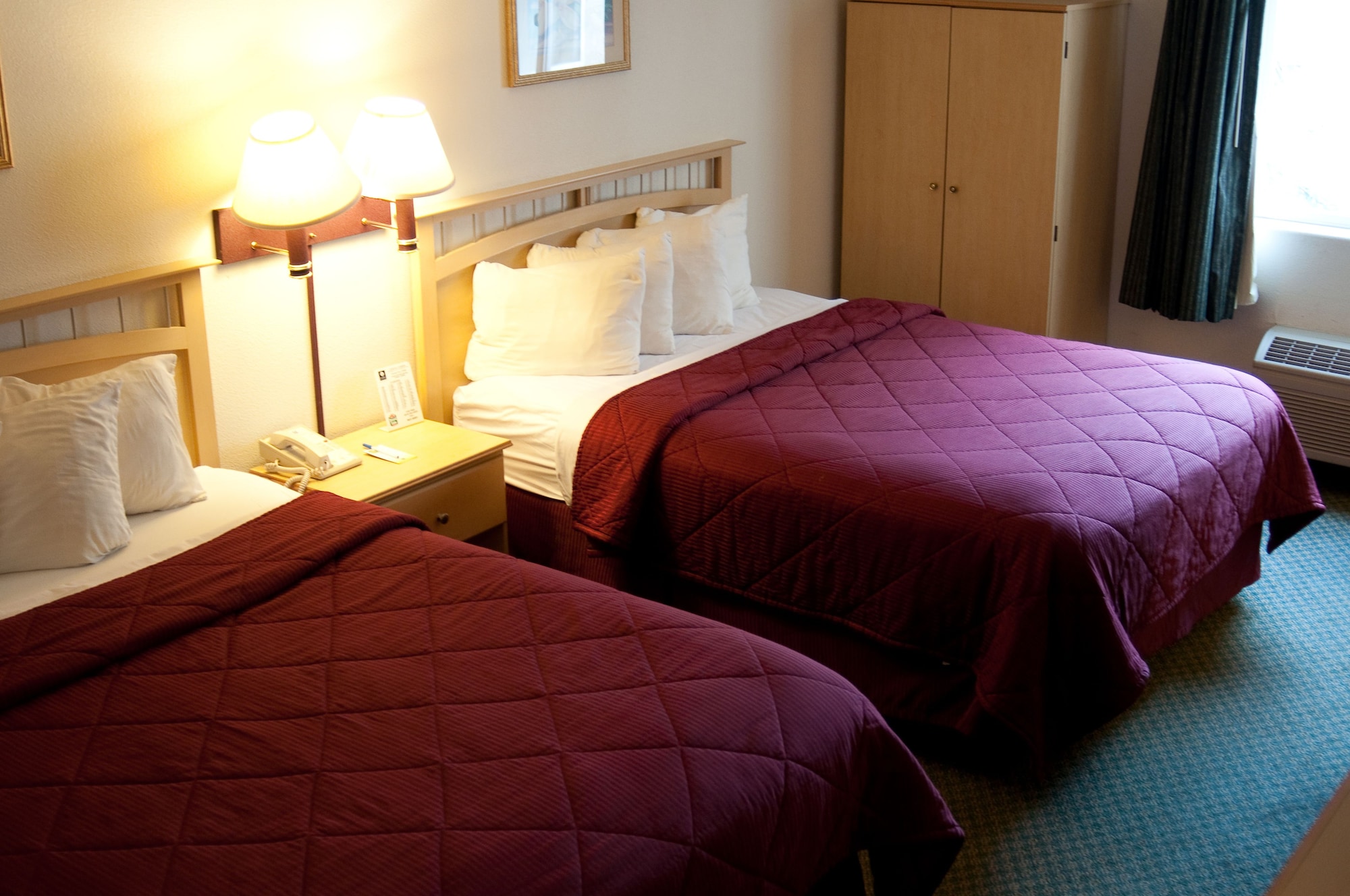 STANDARD, 2 QUEEN BEDS