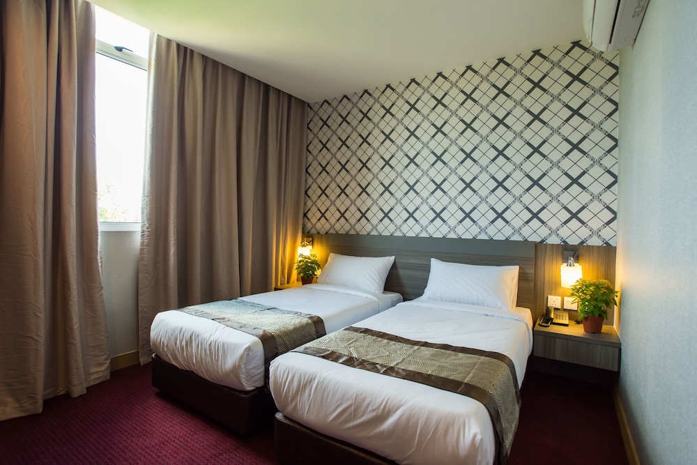 Ls Hotel 12/33