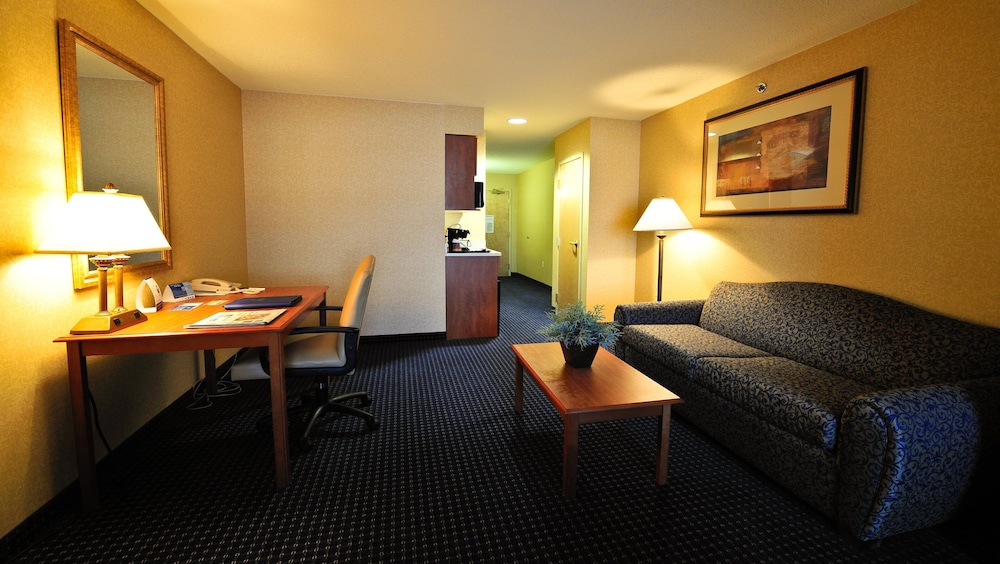Holiday Inn Express Syracuse Airport 42/65