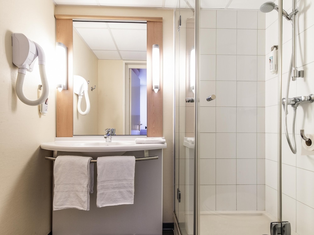 Ibis Issoire 57/57