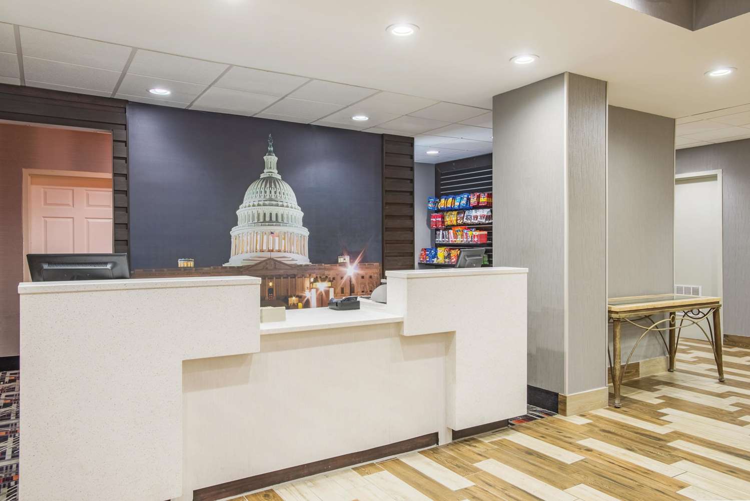La Quinta Inn & Suites by Wyndham DC Metro Capital Beltway 10/55