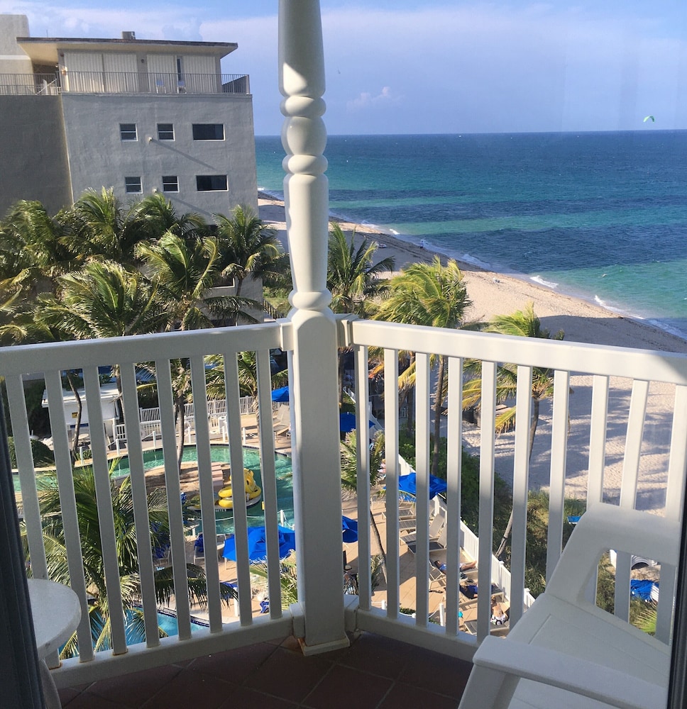 Pelican Grand Beach Resort A Noble House Resort 69/75