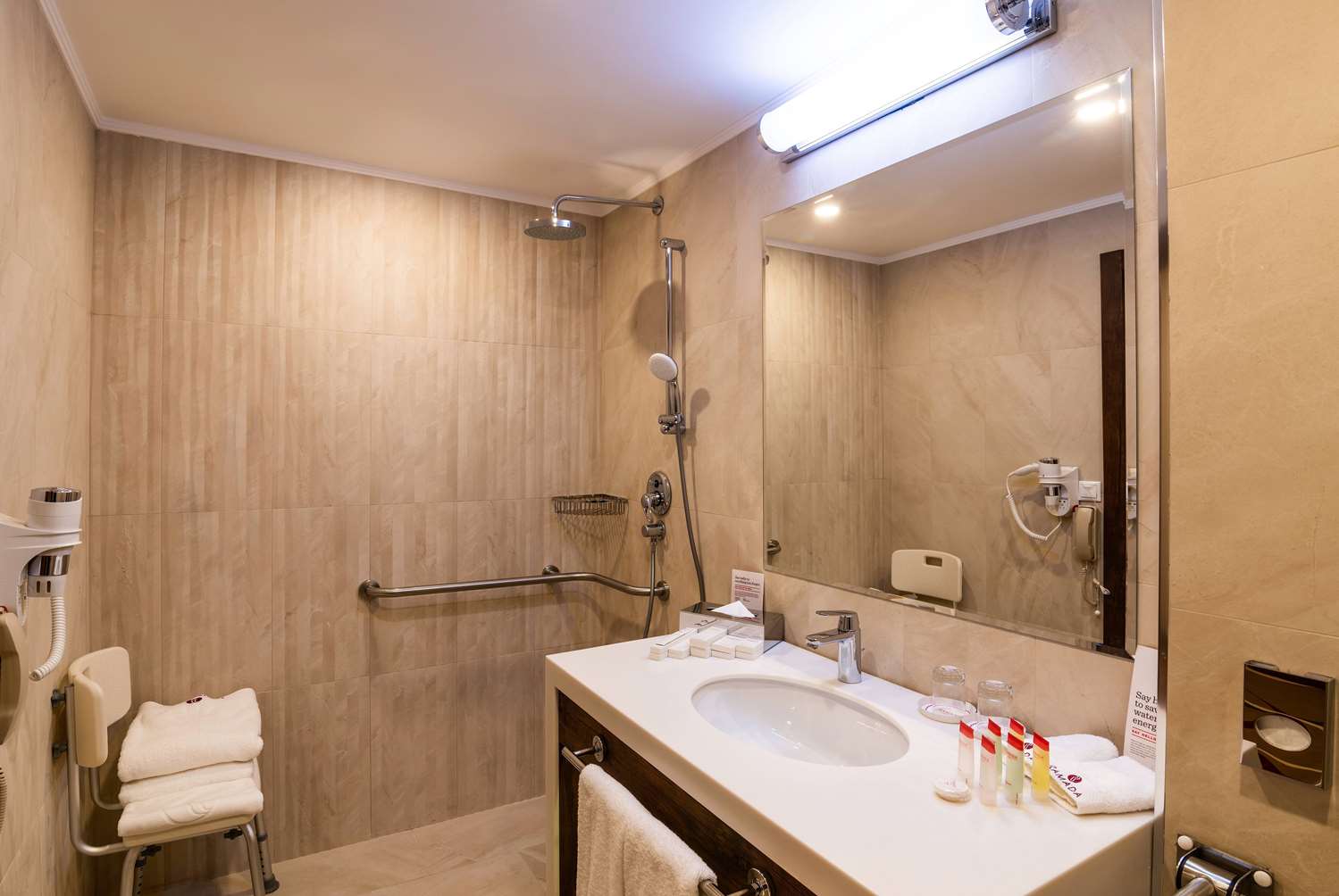 Ramada Hotel and Suites by Wyndham Yerevan 43/45