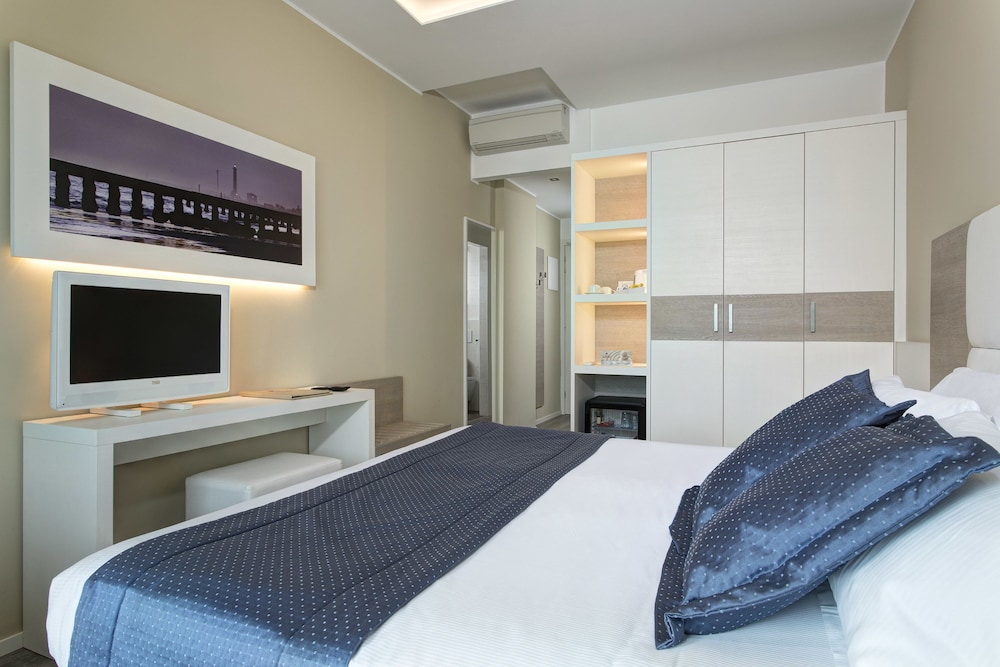 غرفة رومانسية بسرير كينج بإطلالة على البحر بغرفة نوم واحدة، Hotel Aurora 3/7