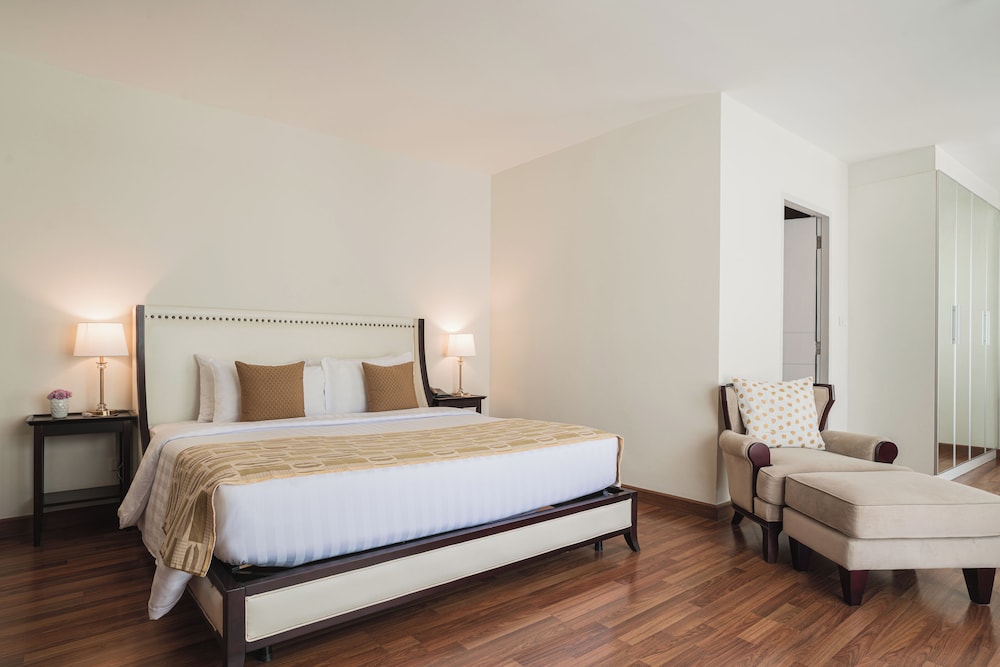 The Bless Hotel And Residence 42/80