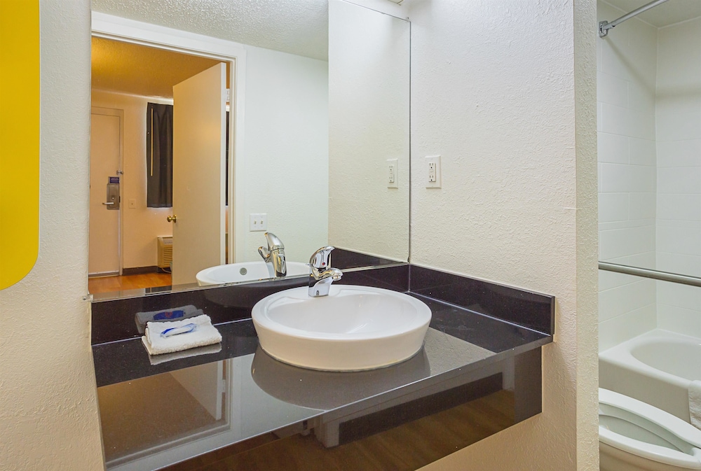 Motel6 Jackson, MS 49/61
