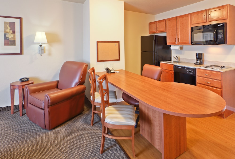 Candlewood Suites Fayetteville – University of Arkansas 33/63