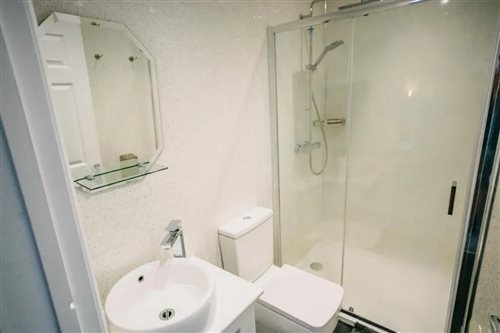 ROOM, DOUBLE BED