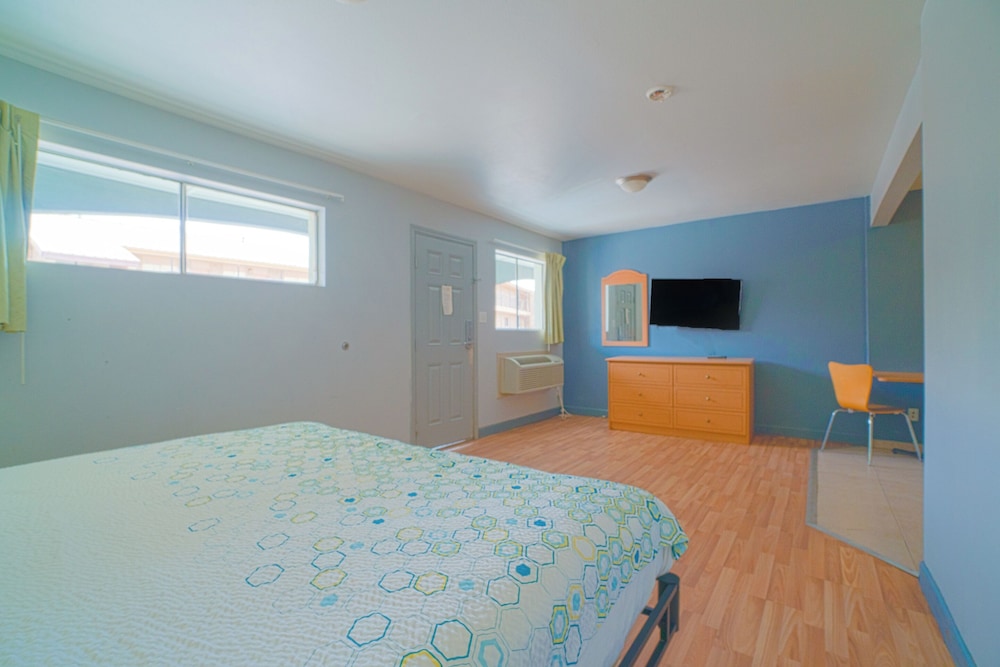 ROOM, SINGLE BED, KITCHENETTE, SMOKING