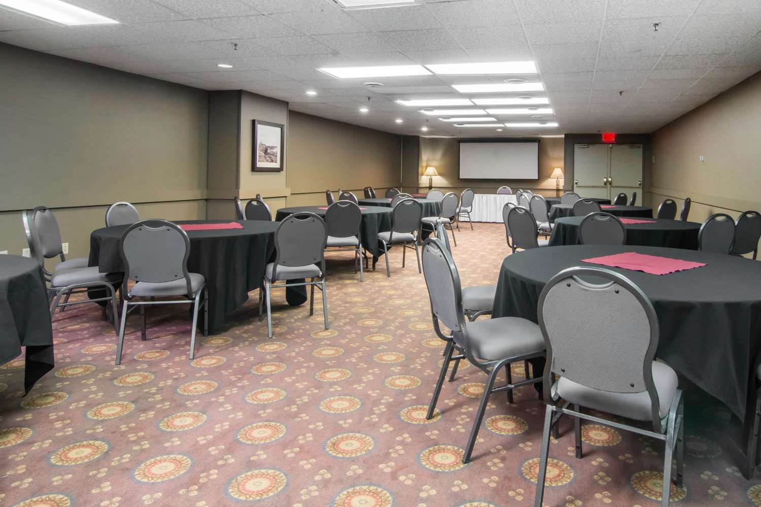 Quality Inn Suites Yellowknife 29/37