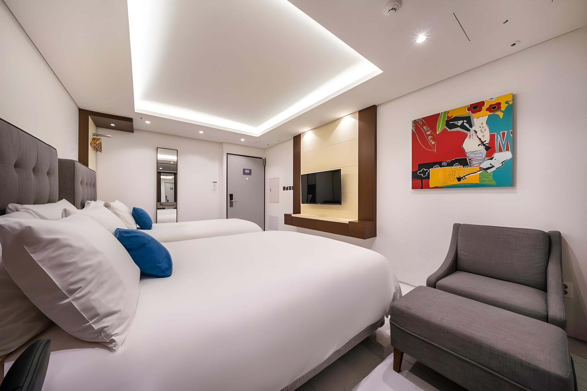Deluxe, Family, Bathtub, Low Floor