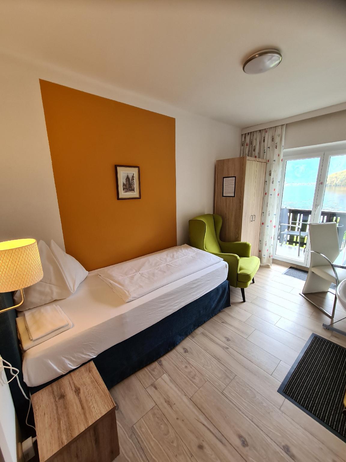 Male Dorm, Single, Shared Bathroom