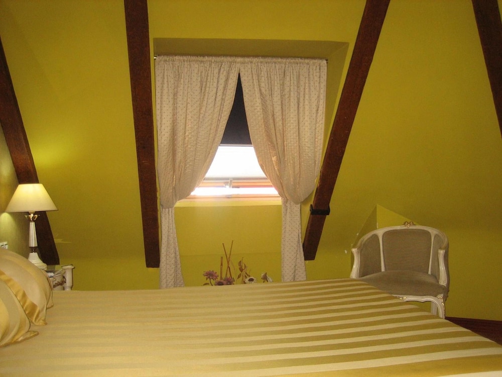 Hotel Santiago 24/52