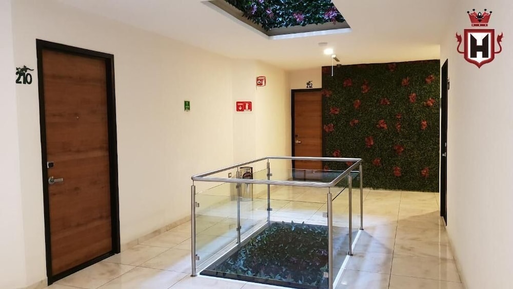 Hotel Leones 26/37