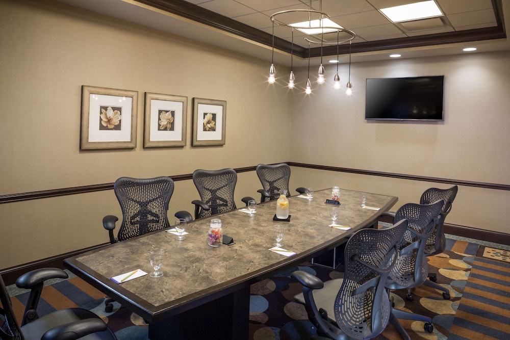 Hilton Garden Inn Hampton Coliseum Central 50/53