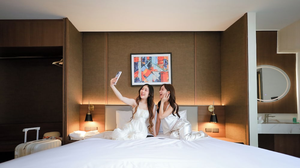 B2 Huai Khwang Premier Hotel 40/50