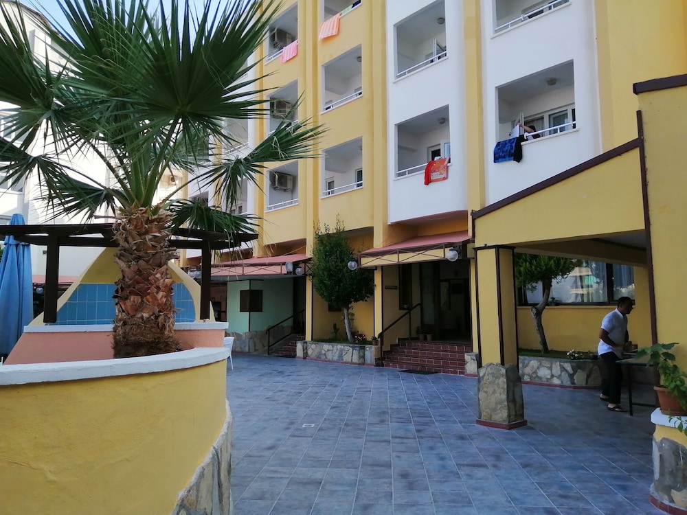 OYA APARTMENTS 40/50